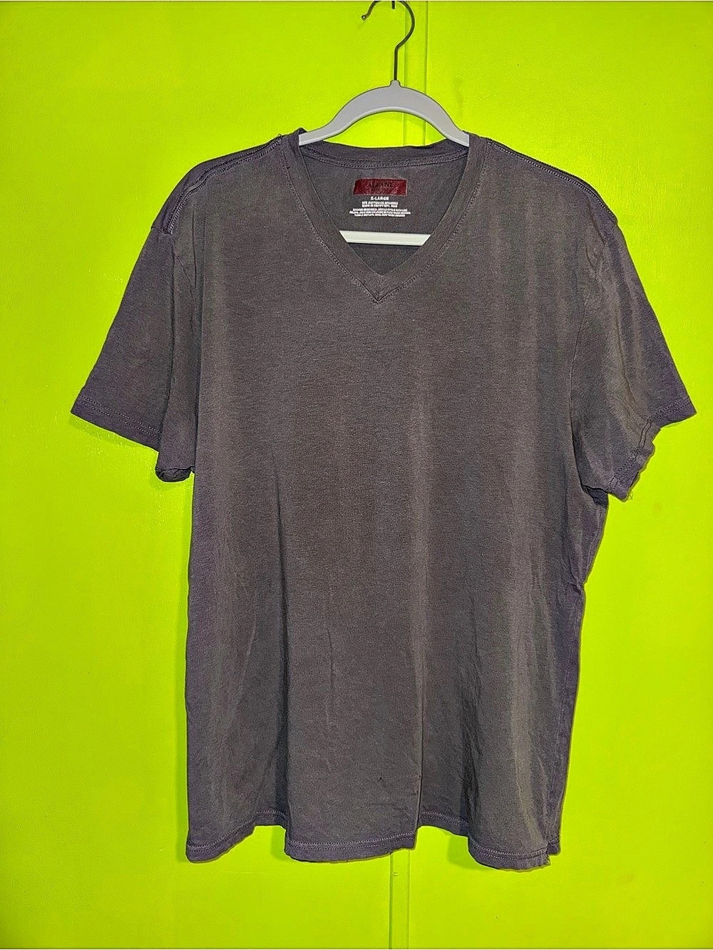 Men's Gray V-Neck Tee Size XL